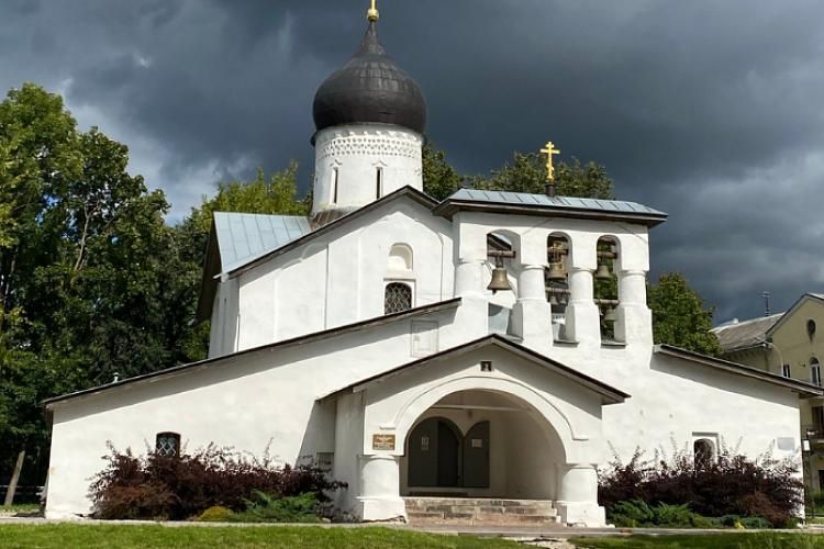 Тур «Классический Петербург и средневековый Псков»