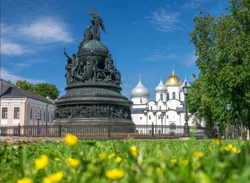 Столицы древней Руси на берегах реки Волхов под звон валдайских колокольчиков